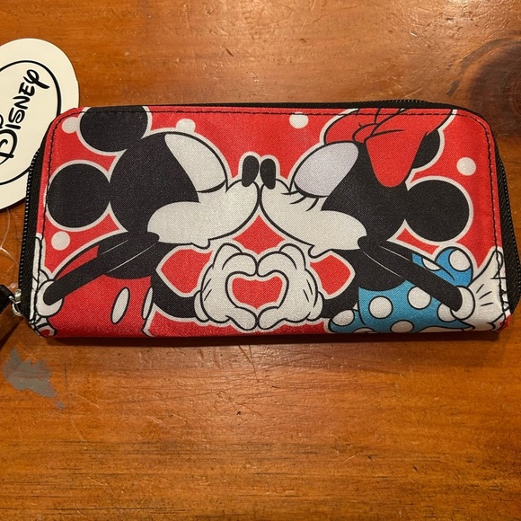 NWT Disney Mickey & Minnie Mouse Heart / Love Zip Around Wallet - Picture 2 of 10